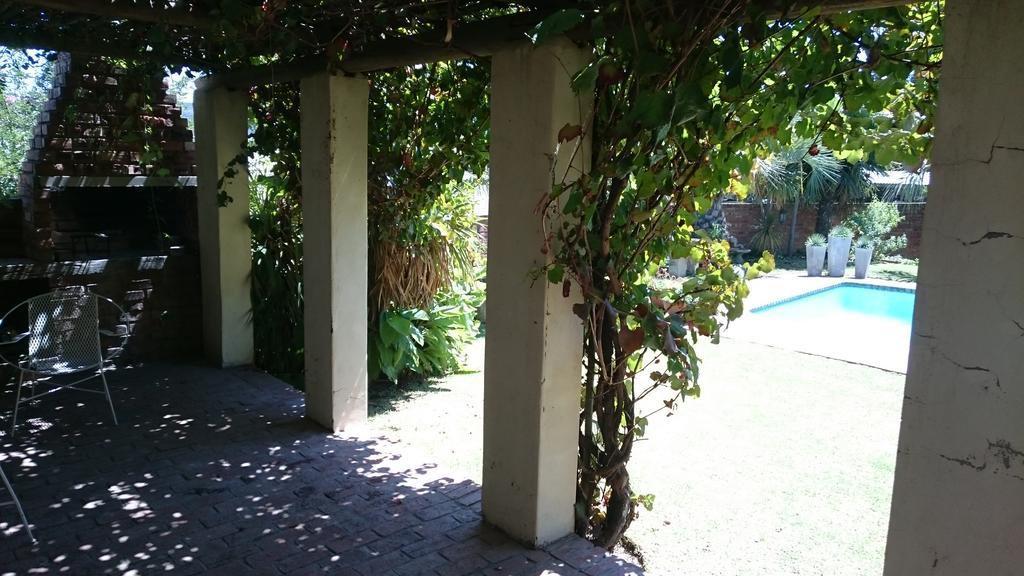Ladybrand Guest House Exterior foto